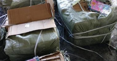 Stire din Eveniment : Caiete contrafăcute, confiscate  de polițiști