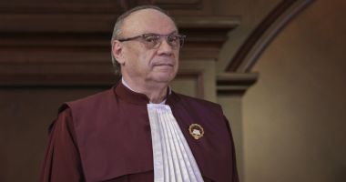 Stire din Politică-Administrație : CCR/ Procedura de adoptare a legii privind măsurile fiscal-bugetare, prin angajarea răspunderii Guvernului, a respectat exigenţele Constituţiei