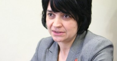 Stire din Politică-Administrație : Mariana Mircea, cea mai tare din orașele nucleare