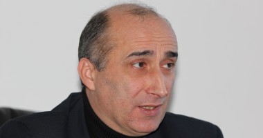 Stire din Cultură-Educație : Prorectorul Marian Cojoc depune oficial candidatura