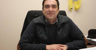 Stire din Politică-Administrație : "Asfaltarea tuturor drumurilor în 2015 este proiectul meu de suflet"