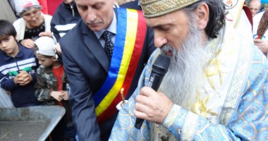 Stire din Politică-Administrație : S-a pus piatra de temelie pentru o nouă biserică la Medgidia