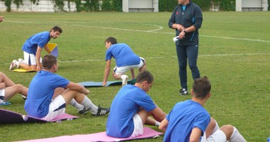 Stire din Sport : Marian Pană a condus primul antrenament la Farul