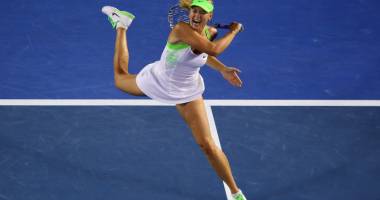 Stire din Sport : Maria Șarapova a învins-o în trei seturi pe Agnieszka Radwanska la Turneul Campioanelor