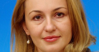 Stire din Politică-Administrație : Deputatul Maria Stavrositu o ia la bani mărunți pe Ecaterina Andronescu