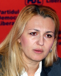 Stire din Politică-Administrație : Stavrositu nu pleacă  la PPDD, dar se pregătește să candideze independent