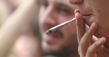 Stire din Eveniment : Băncile din America, încurajate să deschidă conturi dealerilor de marijuana