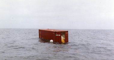 Stire din Economie : Mările și oceanele lumii sunt depozite de containere pierdute