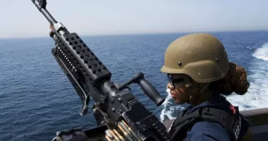 Stire din Actualitate : Marina americană ar putea escorta petrolierele prin strâmtoarea Ormuz