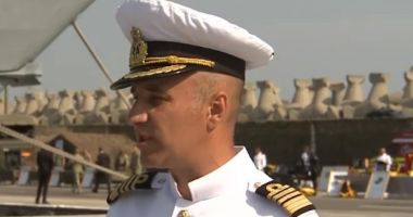Stire din Actualitate : Glume despre viața de marinar. Comandant: Să fii pregătit să ți se nască copiii când ești departe. E bine să fii acasă când îi concepi