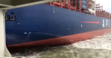 Imaginile zilei, cu DEZASTRUL din Portul Antwerpen. Navigatorii, ÎN ALERTĂ! Galerie foto / video - 2