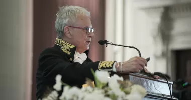 Stire din Cultură-Educație : Nou președinte la Academia Română. Marius Andruh, ales după al doilea tur de scrutin