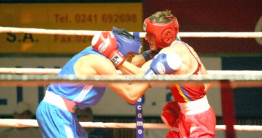 Stire din Sport : Enver și Niculescu boxează, azi, în semifinalele CN de seniori