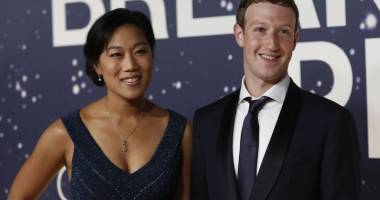 Stire din Monden : Mark Zuckerberg își va lua două luni de concediu de paternitate