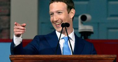 Stire din Tehnologie : Facebook recunoaște că a șters mesaje trimise pe Messenger de Mark Zuckerberg