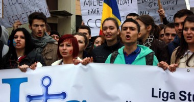 Constanța răscolită de marșul de protest al studenților și elevilor - 3