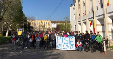Constănțenii, revoltați că nu au  pe unde să meargă pe două roți - 2