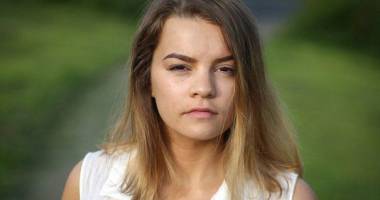 Stire din Actualitate : Picturile ei, cenzurate în liceu. Iată explicația conducerii școlii