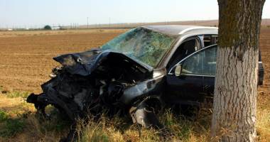 Stire din Eveniment : Marți, 13, zi cu ghinion:  trei accidente în același timp, în "curba morți"