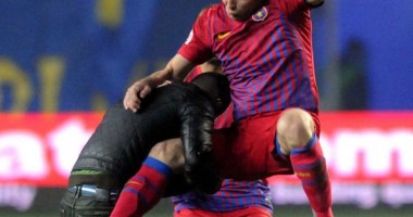 Stire din Sport : Fotbal / Martinovic și Stanca au scăpat de suspendări. Petrolul, amendă de 60.000 lei!