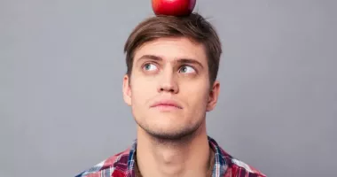 Stire din Sănătate : Mărul lui Adam, semnul discret al sănătății gâtului și vocii