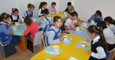 Stire din Social : "Masă caldă în școli". Ministrul Educației, declarații de ultimă oră
