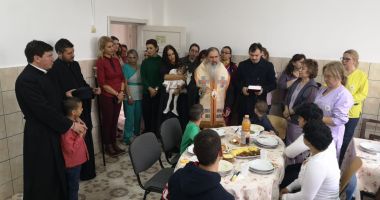 IPS Teodosie le-a oferit masa de prânz copiilor din Centrul "Cristina"