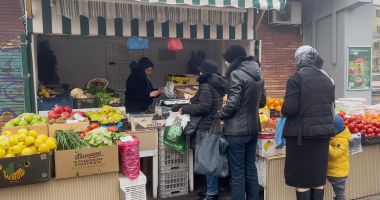 Supermarket sau piață? Constănțenii vânează oferte ca să facă față scumpirilor de Crăciun - 3