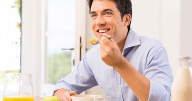 Stire din Sănătate : Care este cel mai bun moment al zilei pentru a servi masa