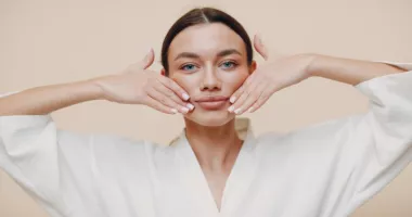 Stire din Sănătate : Ce trebuie să faceți după injectarea cu acid hialuronic în buze