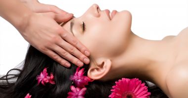 La ce folosesc masajele capilare cu ulei de nucă