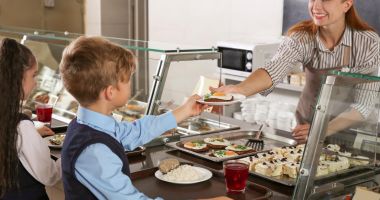 Stire din Cultură-Educație : Bani mai mulți pentru "Masă sănătoasă în şcoli". Încă 11.500 de copii vor beneficia de program