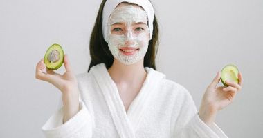 Stire din Sănătate : Măştile cu avocado, ideale pentru persoanele cu pielea uscată și sensibilă