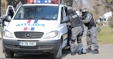 Stire din Eveniment : DESCINDERI CU MASCAȚI la Cernavodă / Doi proxeneți duși la Parchet
