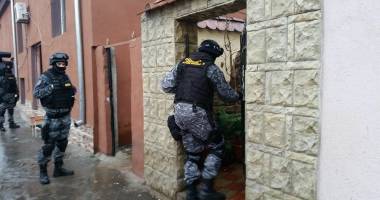 Mascații au descins în Piața Griviței