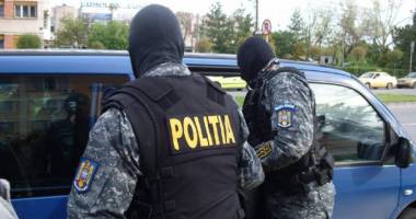 Stire din Eveniment : Descinderi de amploare / Kilograme de aur și peste 3 milioane de lei, confiscate de anchetatori