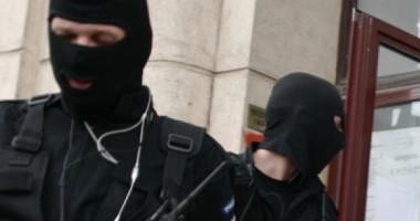 Stire din Eveniment : Traficanți din Constanța vindeau minori mafioților albanezi din Italia