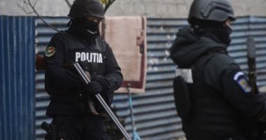 Stire din Eveniment : Un nou caz şocant în România! Copilă închisă în subsolul casei de tată! Bărbatul nu voia să o înapoieze fostei soţii