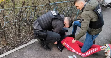 Stire din Eveniment : Intervenție de rutină, transformată în coșmar. Polițist lovit în cap, la Năvodari