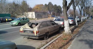 Stire din Politică-Administrație : Iohannis a promulgat legea care permite ridicarea anumitor mașini de pe domeniul public