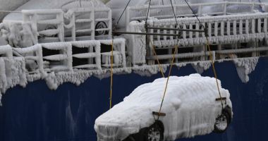 Stire din Actualitate : Zeci de mașini înghețate aduse din Japonia au fost descărcate în portul Vladivostok din Rusia