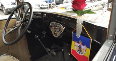 Stire din Actualitate : “O iubesc atât de mult încât îmi doresc să rămână în familie!”. Fotografii de la inspectorii RAR cu o mașină de aproape 100 de ani