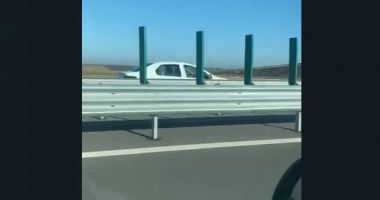 Stire din Eveniment : Mașină filmată în timp ce mergea pe contrasens! La volan, un bărbat de 70 de ani