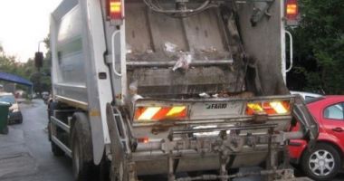 Stire din Actualitate : I-au auzit strigătele, dar nu au putut face nimic. Un om fără adăpost a murit prins în camionul de gunoi