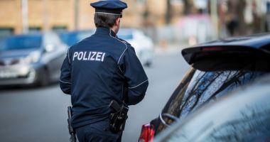 Stire din Eveniment : Situație inedită pentru autorități. Un bărbat a fost prins în timp ce își fura propria mașină