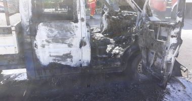 Un autoturism a luat foc pe o stradă din Constanța