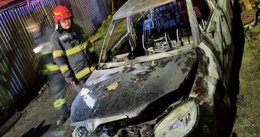 Stire din Eveniment : A dat foc unei mașini parcate și a făcut-o scrum, pentru a se răzbuna după o ceartă aprigă