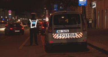 Stire din Eveniment : Substanţe interzise, un pistol airsoft şi mai multe bile, găsite într-o maşină oprită de poliţişti