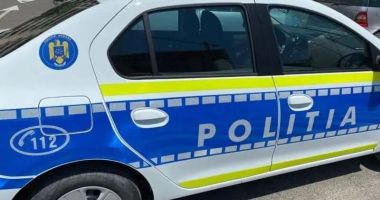 Stire din Eveniment : Un bărbat a furat o maşină de poliţie din curtea unei secții și a plecat cu ea spre casă