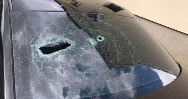 Stire din Eveniment : Şi-a confundat fostul iubit şi i-a vandalizat maşina unui necunoscut. Iată care va fi pedeapsa femeii